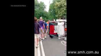 Teen dies after jumping from a runaway horse carriage in New York
