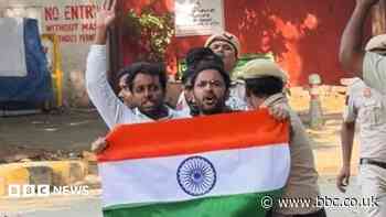 India 'cockroach' leaders detained after entering barricaded protest site