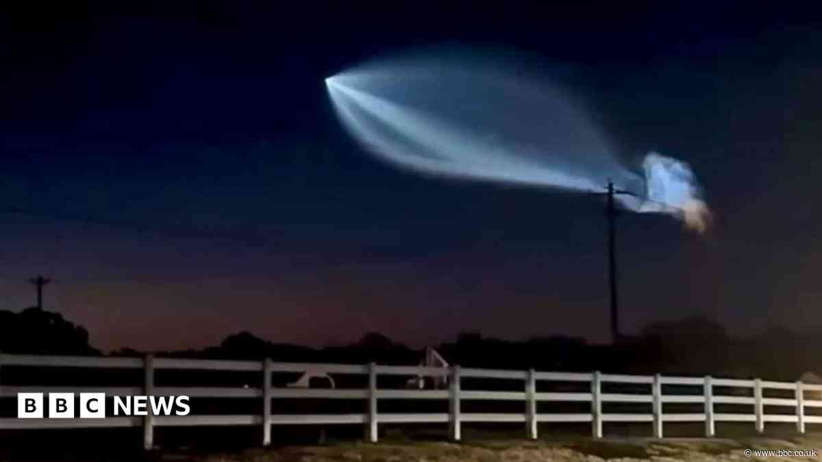 'Jellyfish' effect lights up US sky after SpaceX launch