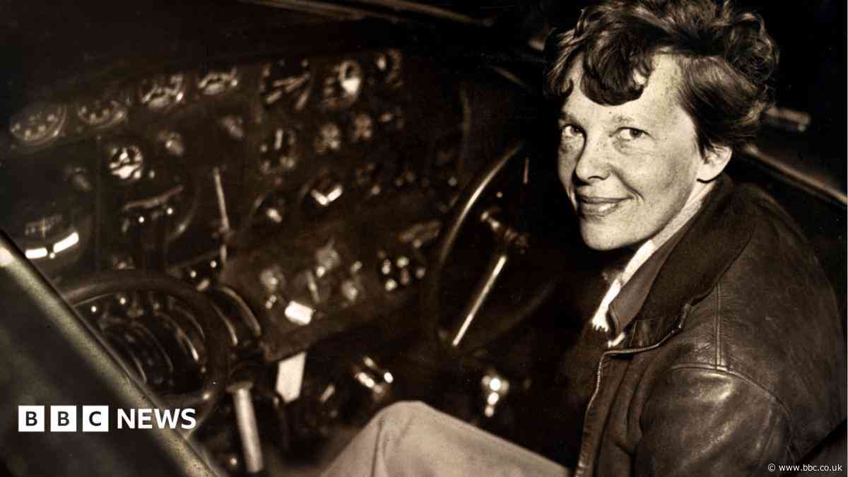 Crew searching for Amelia Earhart arrives at crab-infested island