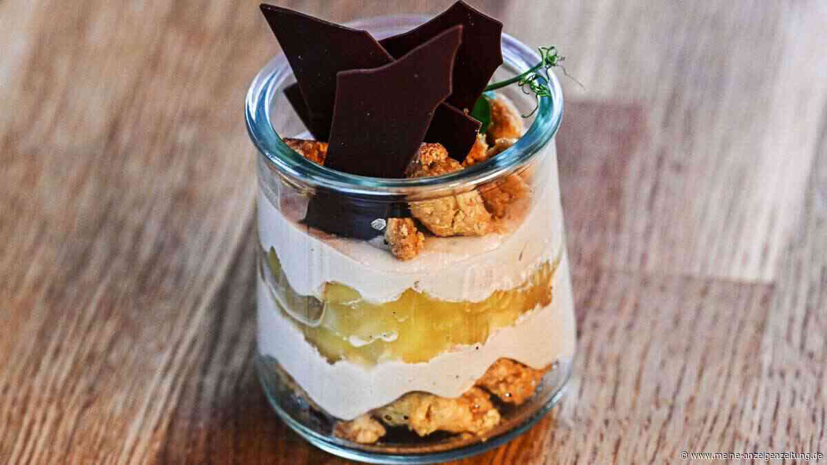 Apfelkuchen im Glas: raffiniertes Schichtdessert mit Streuseln und Zimt