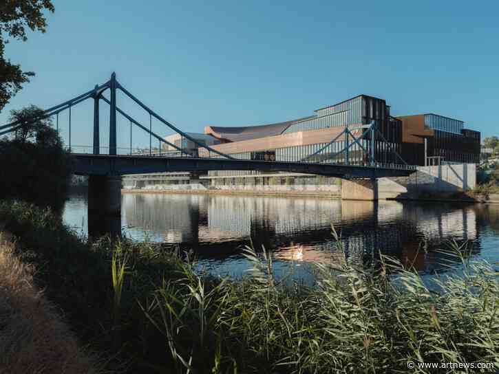 A Long-Awaited Art Museum in a Former Renault Factory Finally Arrives on Paris’s Idyllic Île Seguin