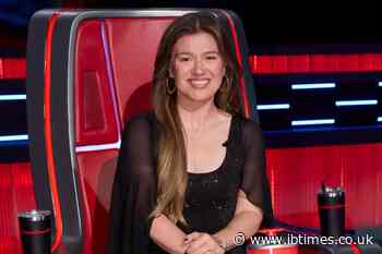 Kelly Clarkson Accused of Yelling at Brooklyn Shopkeeper Over $15K Singing Bird: 'I'm Never Coming Here Again'