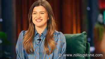 More Details Emerge About Kelly Clarkson’s Feud With Brooklyn Shop
