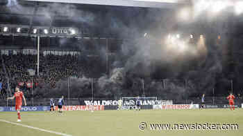Ontdekking op wc’s: fans smokkelden vuurwerk via rectaal ingebrachte condooms stadion in bij Duitse bekerkraker vol rellen