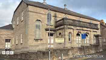 Pobl Dinbych yn cael dweud eu dweud am ddyfodol capel hanesyddol