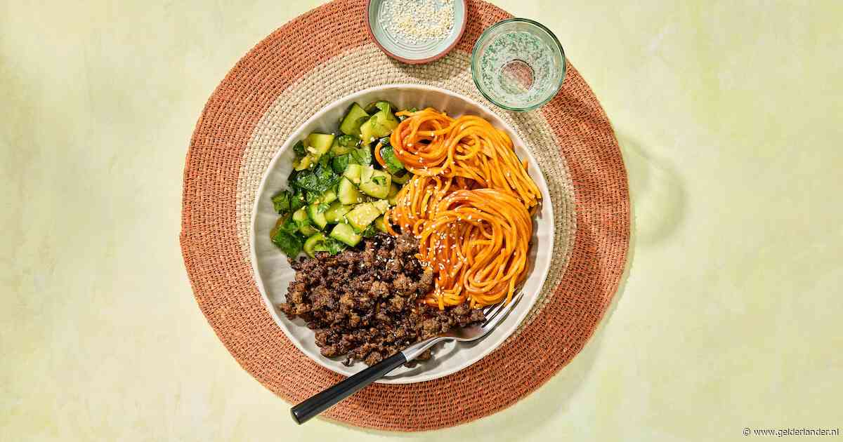 Wat Eten We Vandaag: Pittige tahin-gochujang noedels met gehakt