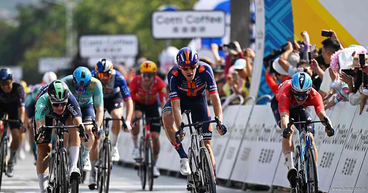 Vorig jaar nog amateur, nu winst in WorldTour: Frits Biesterbos klopt topsprinters en boekt eerste profzege