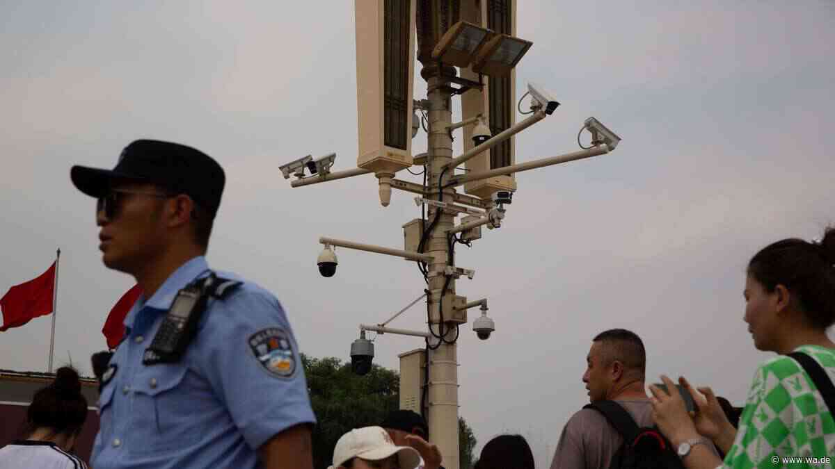 Chinas Überwachungsstaat kollabiert unter seinen eigenen Kosten