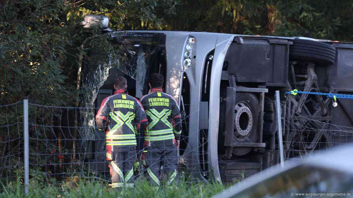 Busunglück auf der A96: Eine Person wird weiter in Deutschland behandelt