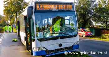 Schoolbus met 56 kinderen botst op auto in Gronau: 10 gewonden