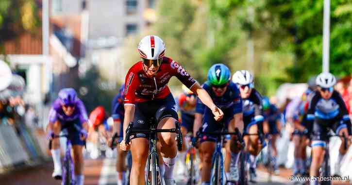 LIVE Eneco Tour | Belgische die ook op het ijs stond tijdens de Spelen verrast topfavoriete Charlotte Kool in massasprint Eneco Tour