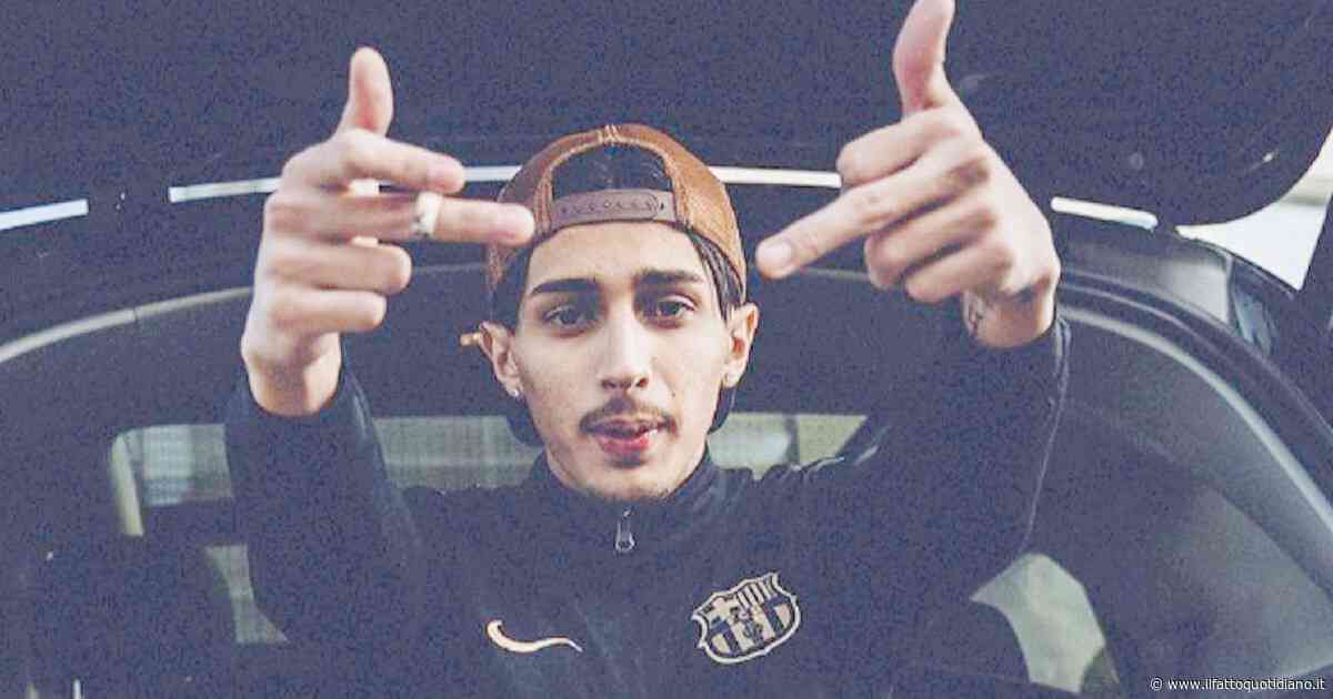 “Baby Gang non andrà ai domiciliari in una comunità”: è la decisione del gip di Lecco. E il rapper compare in Iraq con una cintura di proiettili, pronto a sparare nel singolo “Guerra 2”
