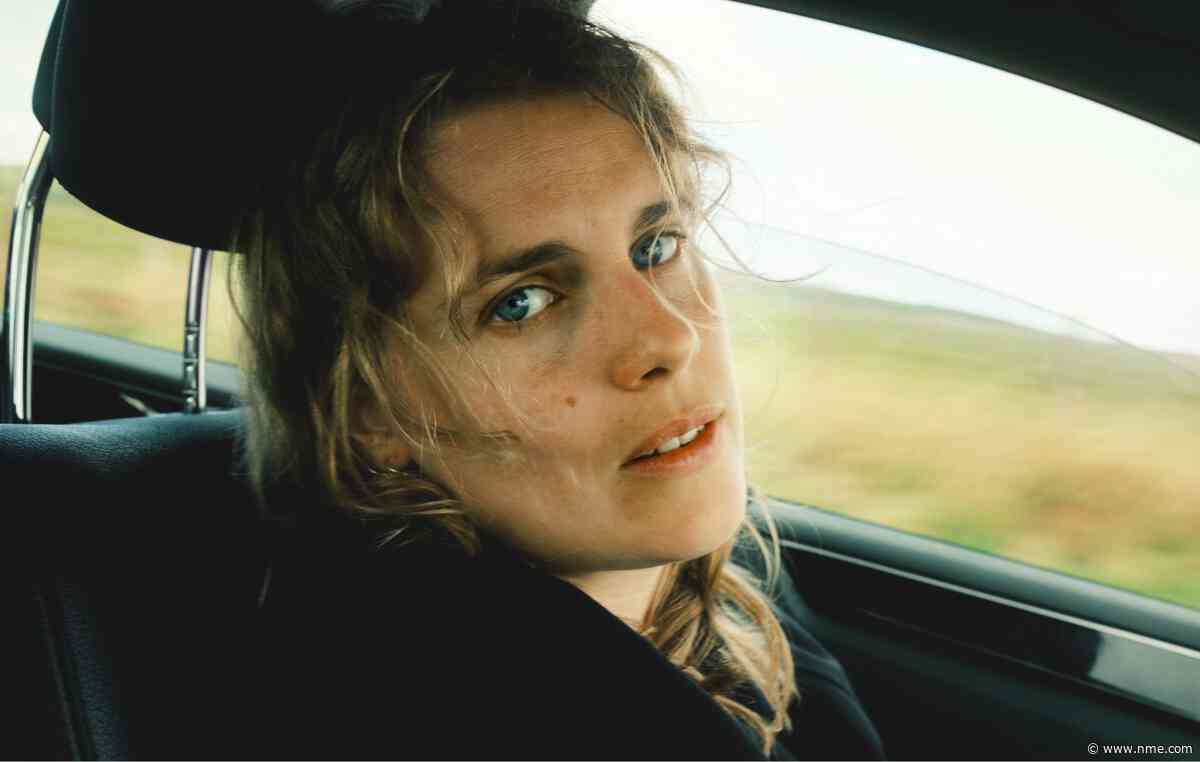 Marika Hackman announces new album ‘False Dogs’ and tackles “the dull ache of nostalgia” on bittersweet single ’33′
