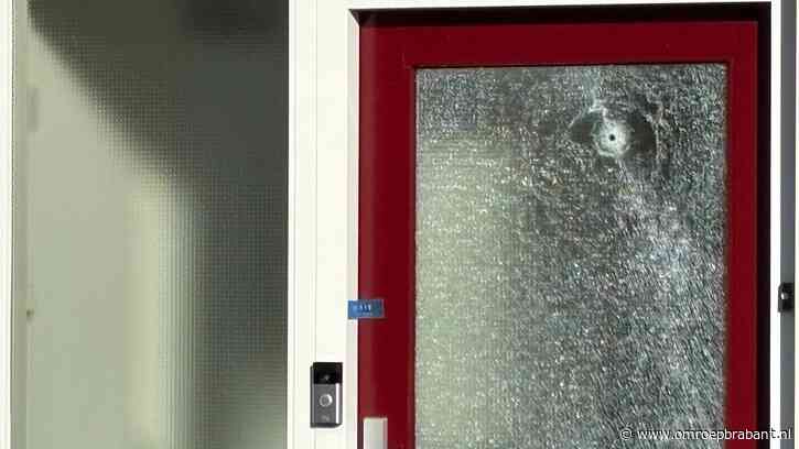 Drie schoten gelost op huis, kat zit tussen de glasscherven bij het raam