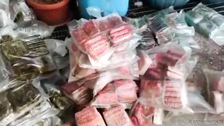 Bejaarde beheerders drugs opslag (stash) met 420 kilo plakken hasj gepakt bij inval
