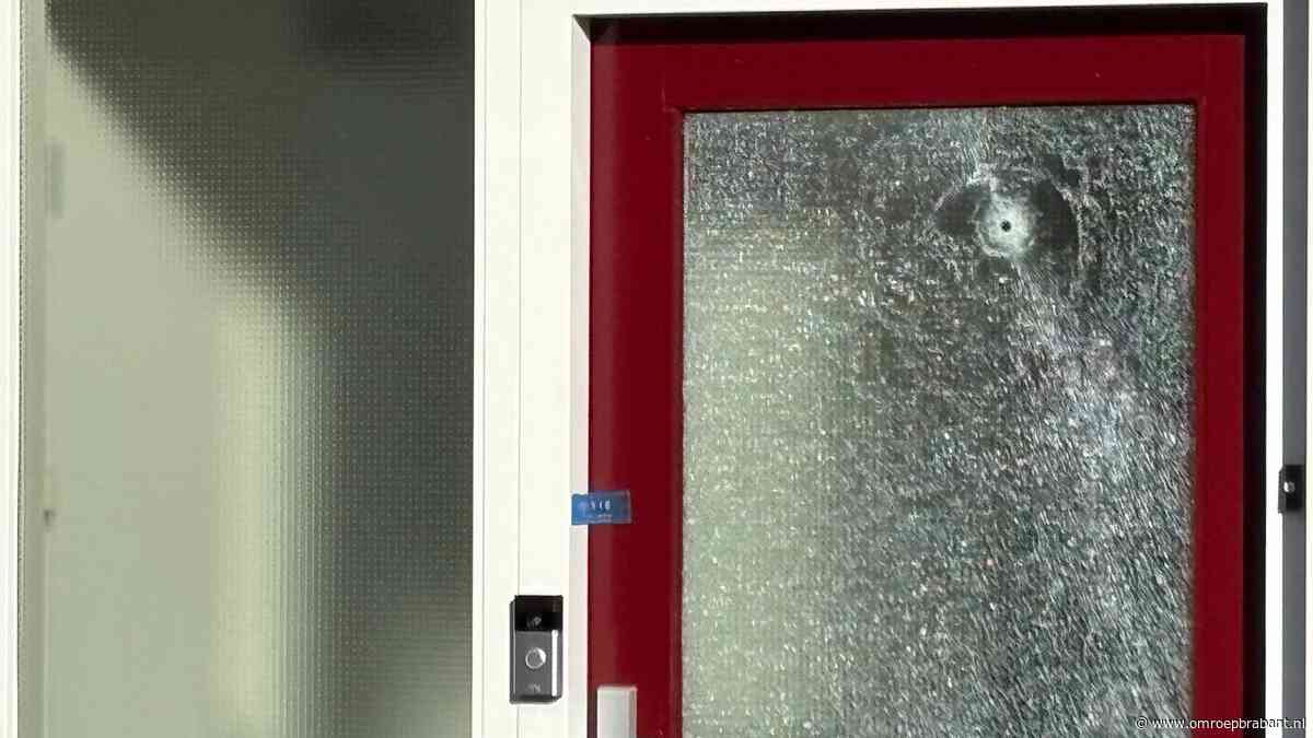 Drie schoten gelost op huis, kat zit tussen de glasscherven bij het raam