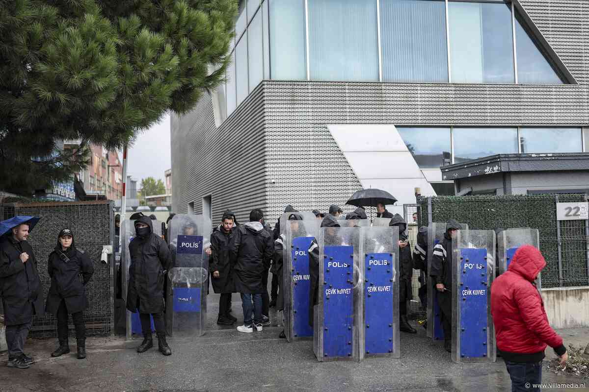 Politie valt Turkse oppositiezender Halk TV binnen, bewindvoerder legt uitzendingen stil