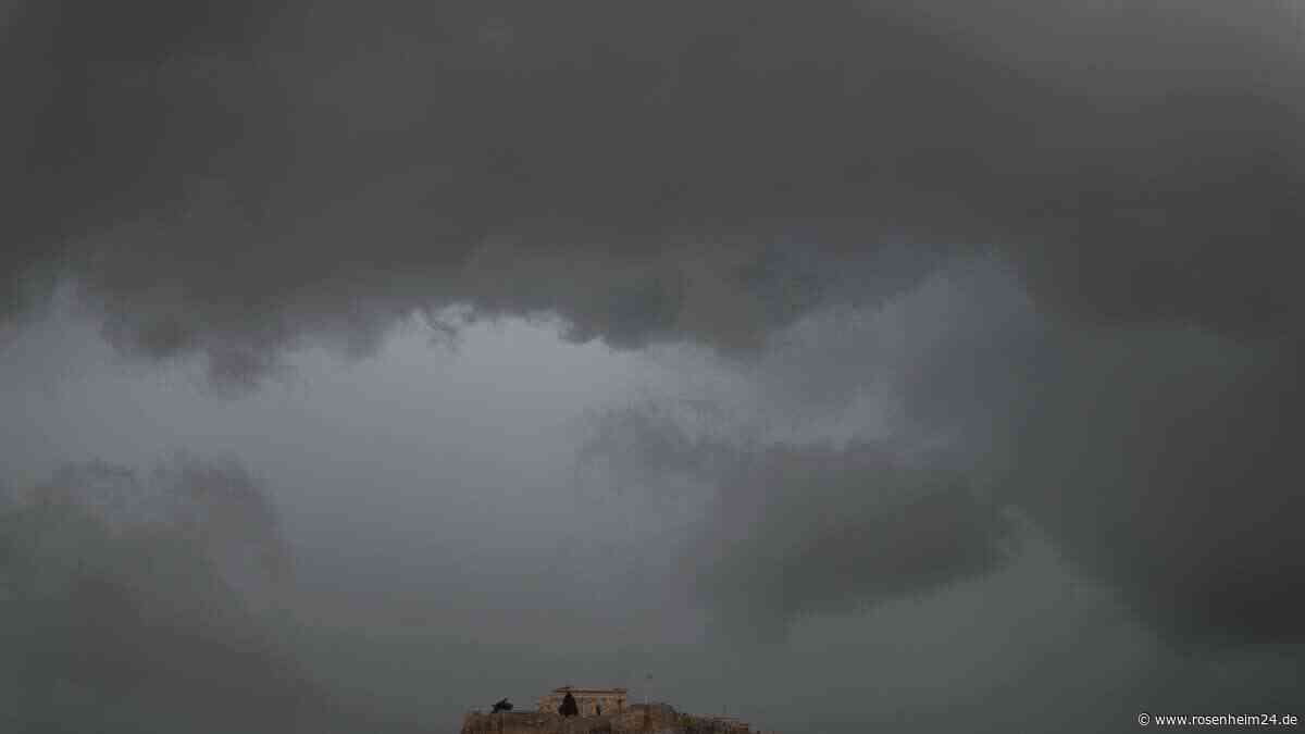 Autos weggespült, Fähren gestoppt: Unwetter wütet auf griechischen Urlaubsinseln