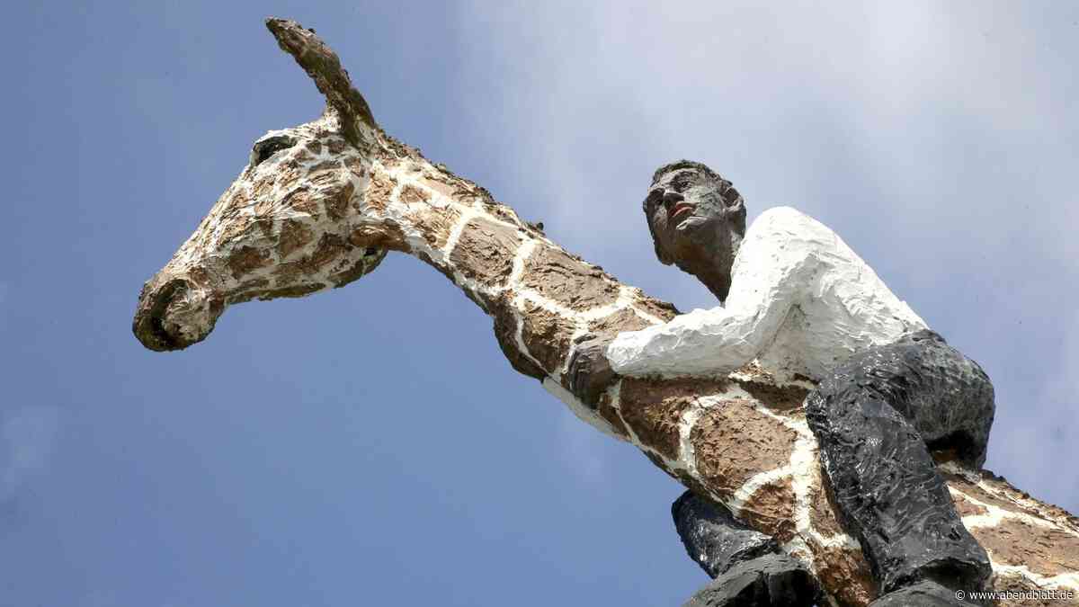 Auf der Giraffe hockt ein Mann: Kostenloser Kunstspaziergang quer durch Hamburg