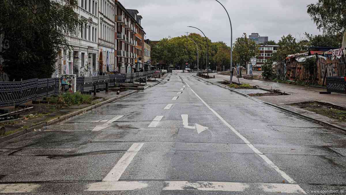 Unerwartete Probleme: Max-Brauer-Allee länger gesperrt als geplant