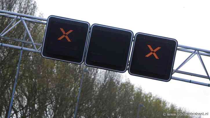 A2 tussen Den Bosch en Eindhoven dicht na ongeluk met vrachtwagen en auto's
