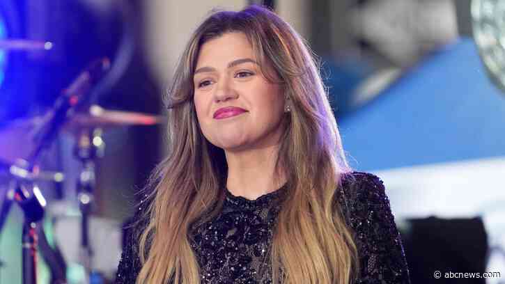 Newly released surveillance video shows Kelly Clarkson in Brooklyn store