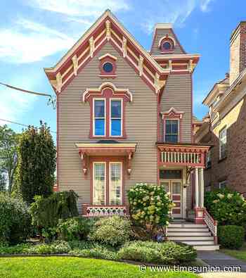 House of the Week: Hudson Victorian from a bygone era