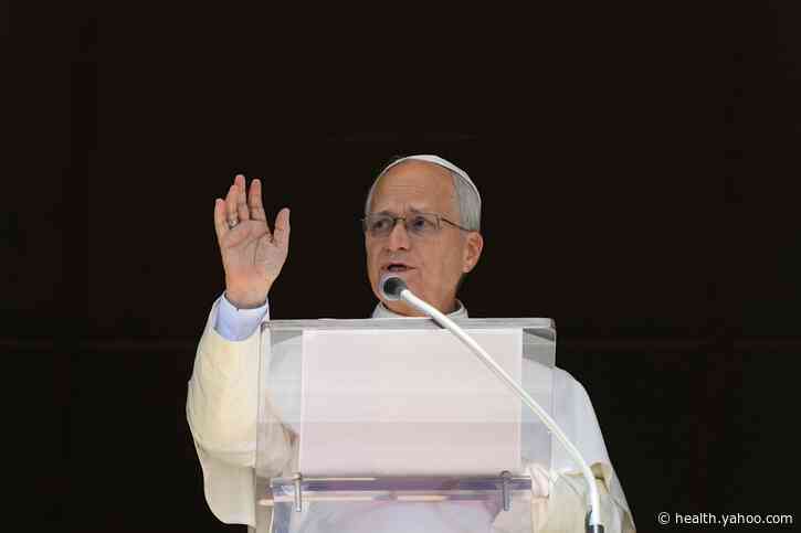 Pope Leo lost part of his lung to cancer. Doctors say he could still live normally.