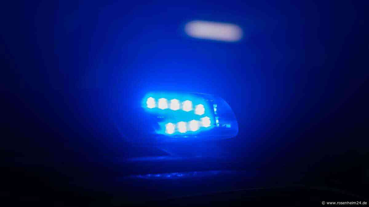 Unfall an bekannter Kreuzung zwischen Rohrdorf und Neubeuern - Straße wieder frei