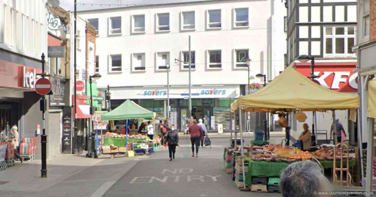 Man taken to hospital after phone and cash stolen in early morning Croydon robbery