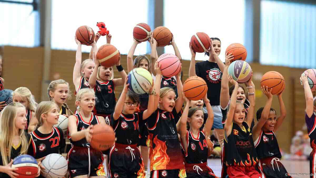 Hunderte Basketballer feiern den Saisonstart