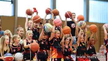Hunderte Basketballer feiern den Saisonstart