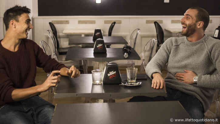 “Abbiamo perso la sacralità dell’incontro”: cos’è la Bussola, il rituale di tendenza che invita a trascorrere un weekend con un amico per parlare di paure, fallimenti e scelte di vita