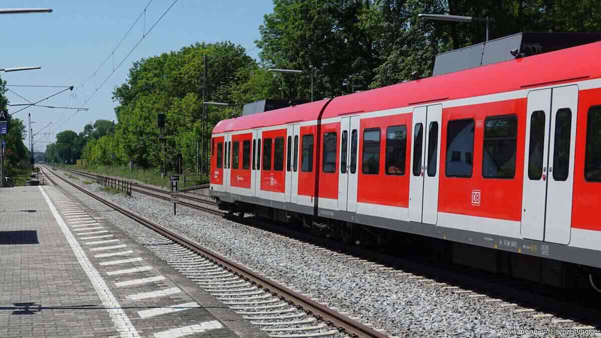 Schock am Echinger Bahnhof: Unbekannte überfallen 19-Jährigen wegen seines Handys