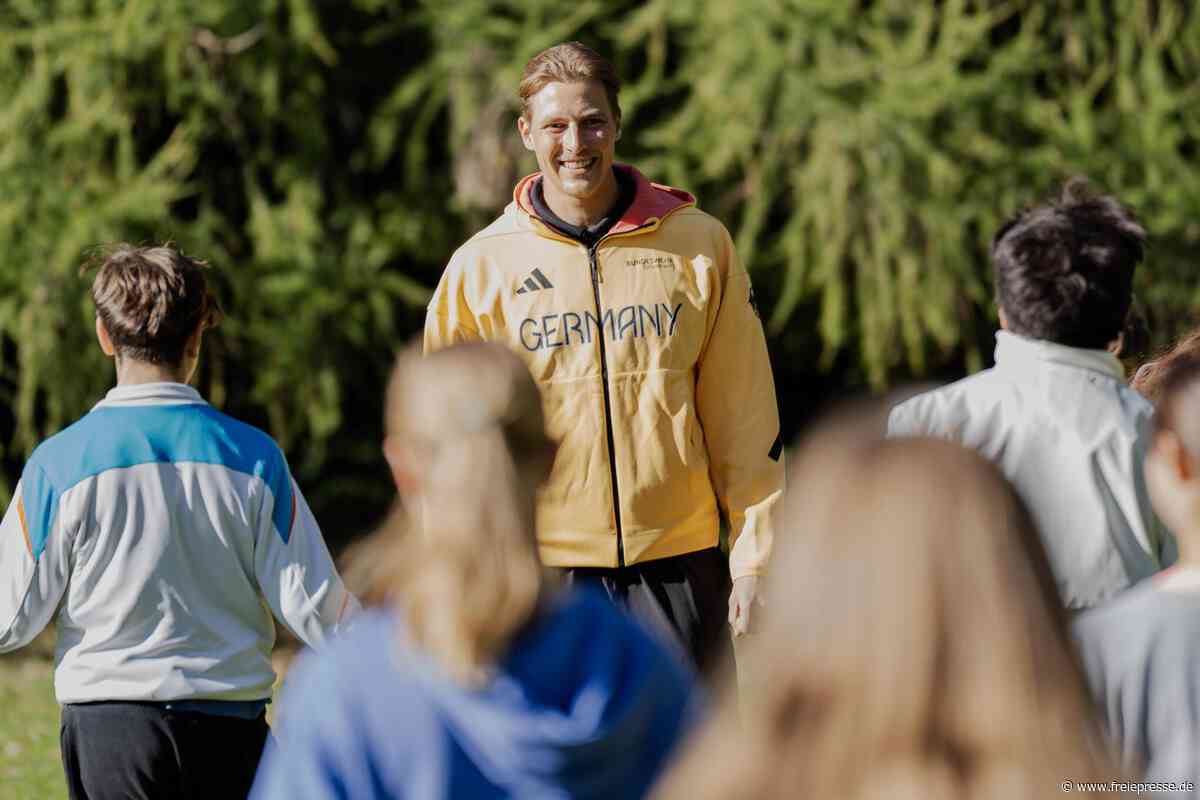 Max Heß trainiert Kinder in Chemnitz: Dreispringer zu Gast im Bildungscamp
