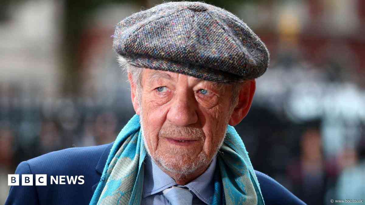 Ian McKellen set to perform as a hologram in new play