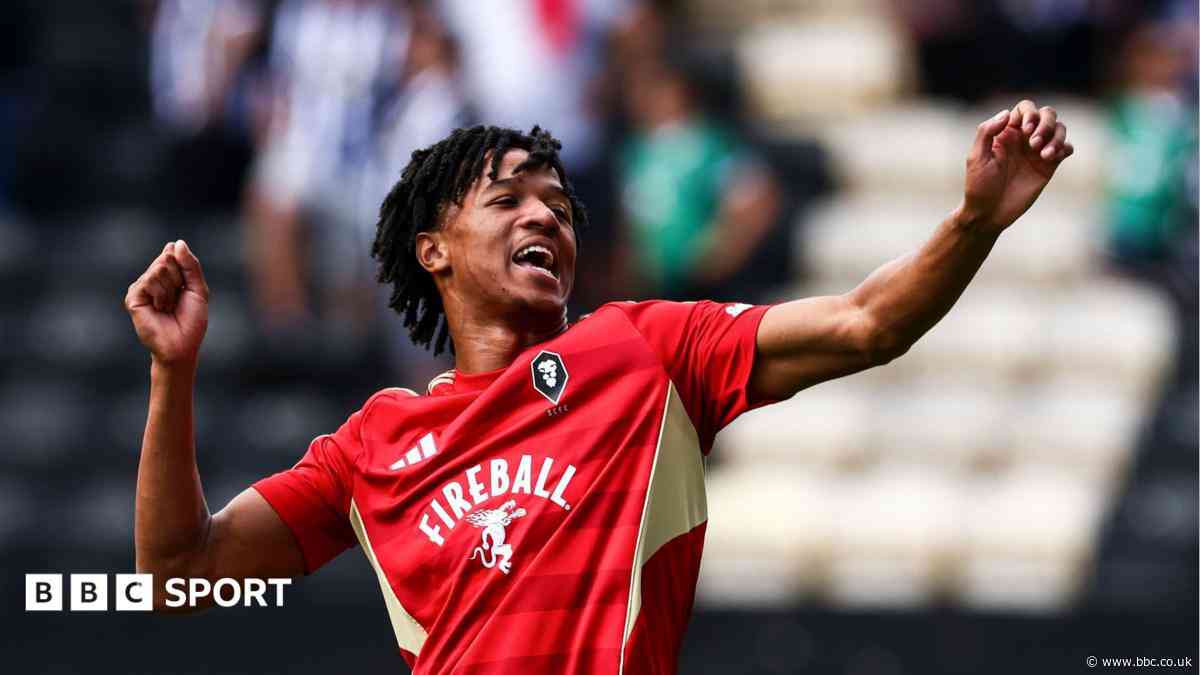 AFC Fylde sign Salford winger Malcolm on loan