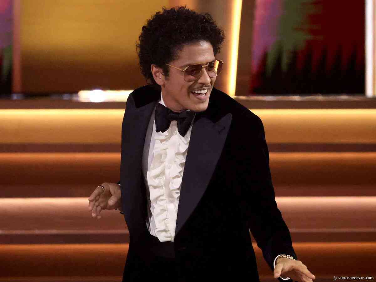 Bruno Mars takes the mic at Vancouver SkyTrain station before concerts