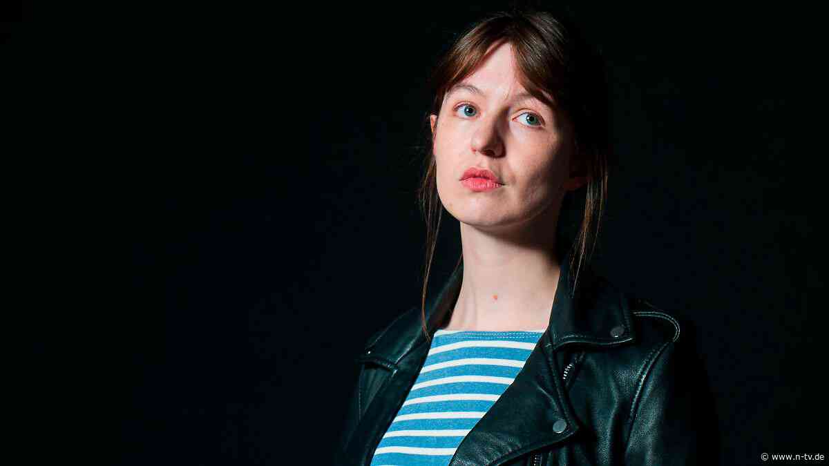 Unterstützt Palestine Action: Sally Rooneys Bücher werden nicht mehr in Großbritannien verkauft
