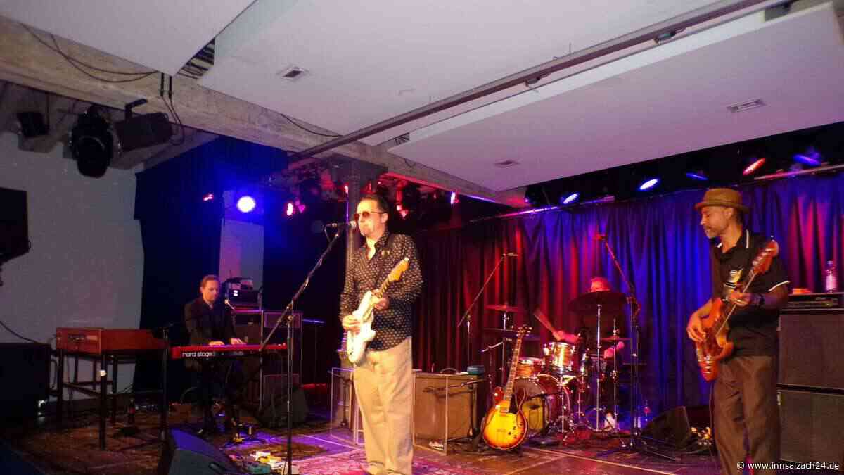 Mitreißende Show: Kai Strauss bringt den echten Blues nach Mühldorf