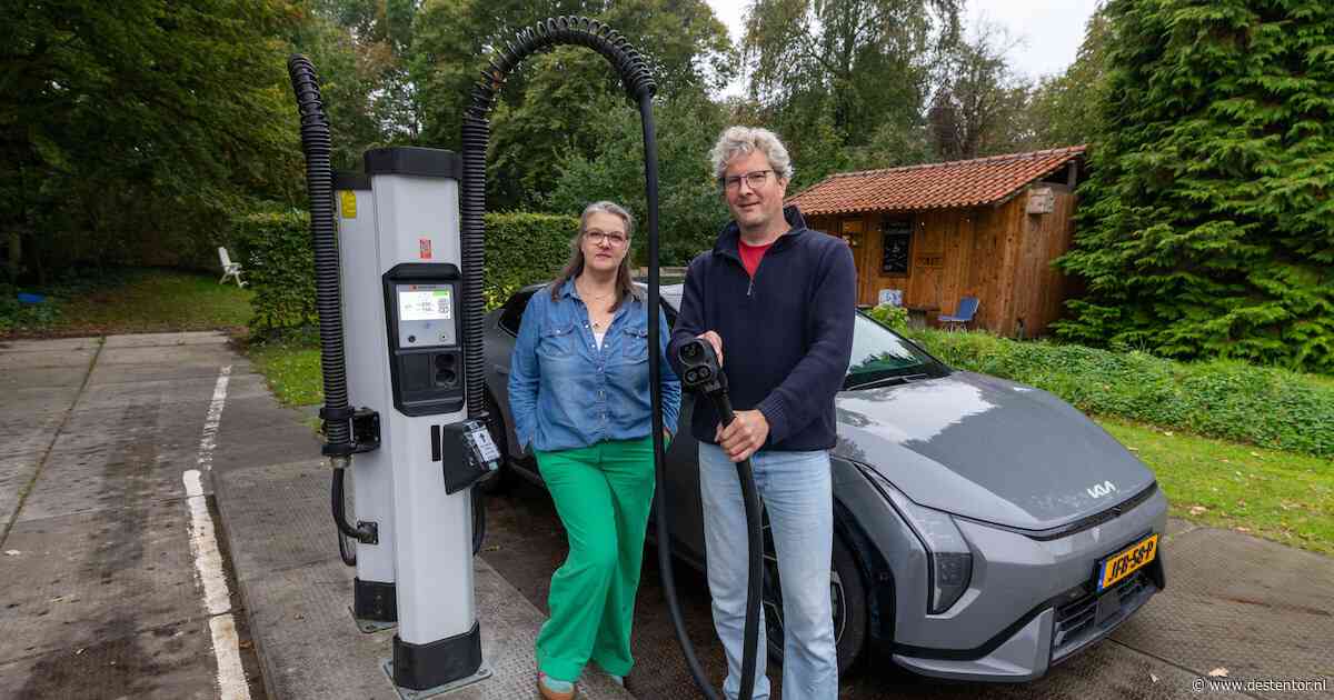 Na krimp houdt koelbedrijf stroom over, daarom laden nu  auto’s op het erf van Paul en Christa