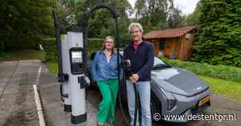 Na krimp houdt koelbedrijf stroom over, daarom laden nu  auto’s op het erf van Paul en Christa