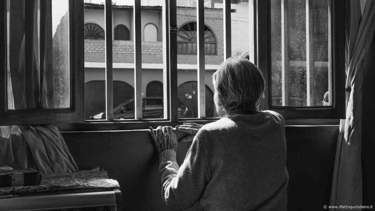 Regala la casa al figlio e poi lo perseguita: minacce alla nuora e pedinamenti, chiesti 9 mesi per stalking e diffamazione