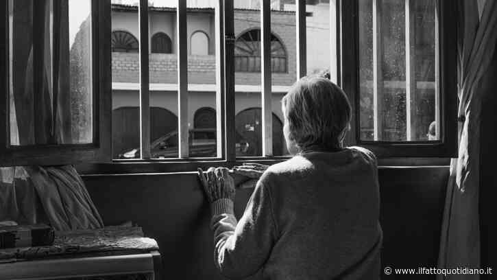 Regala la casa al figlio e poi lo perseguita: minacce alla nuora e pedinamenti, chiesti 9 mesi per stalking e diffamazione