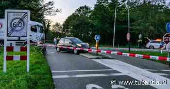 Ernstige aanrijding tussen auto en fietser in Enschede: Oostweg urenlang afgesloten