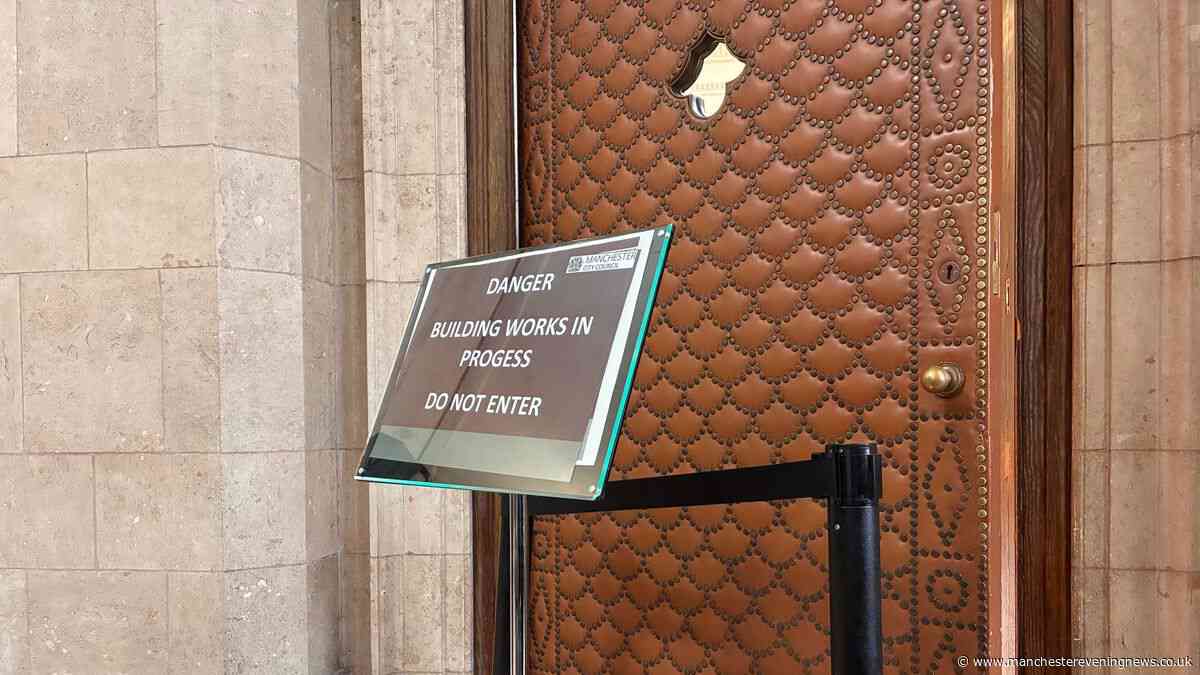 Danger warning as people told not to enter parts of Manchester Town Hall