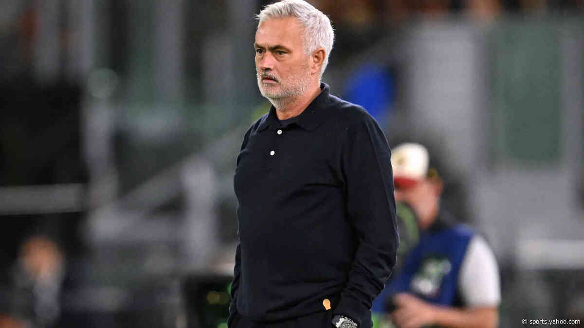 Roma tifo with tribute to Mourinho on Champions League return