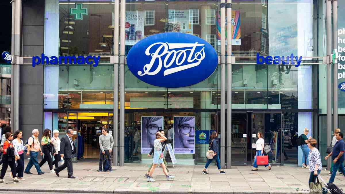 Boots heavily reduce £500 LED face mask that helps with fine lines and wrinkles