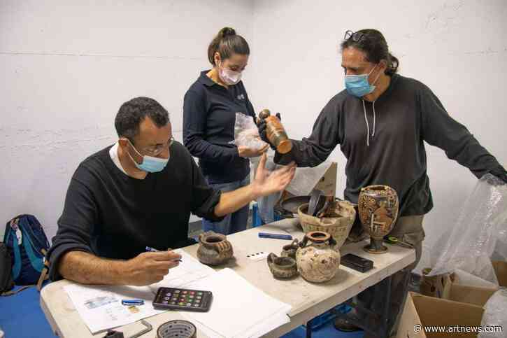 Israel Returns 22 Looted Antiquities to Greece